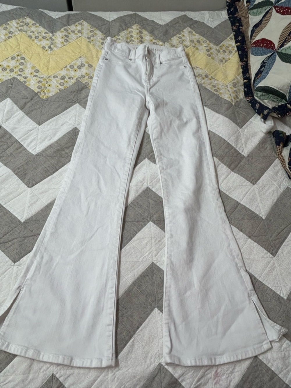American Eagle Outfitters White High-Rise Jeans with Tan Leather Patch - Picture 9 of 16